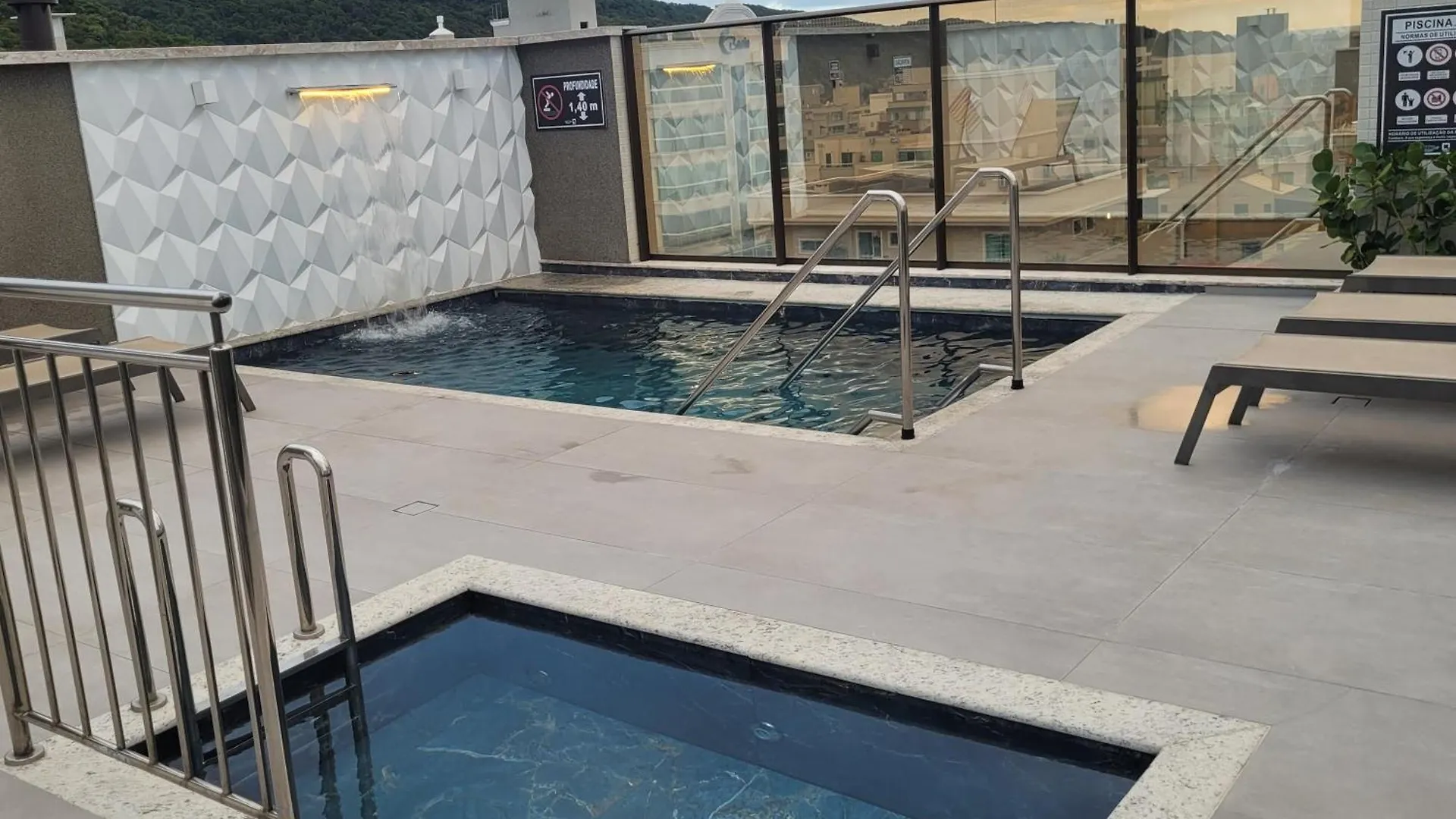 2 Suites Luxo, Piscina Aquecida Condominio, Familiar, Proximo Mar Бомбиньяс